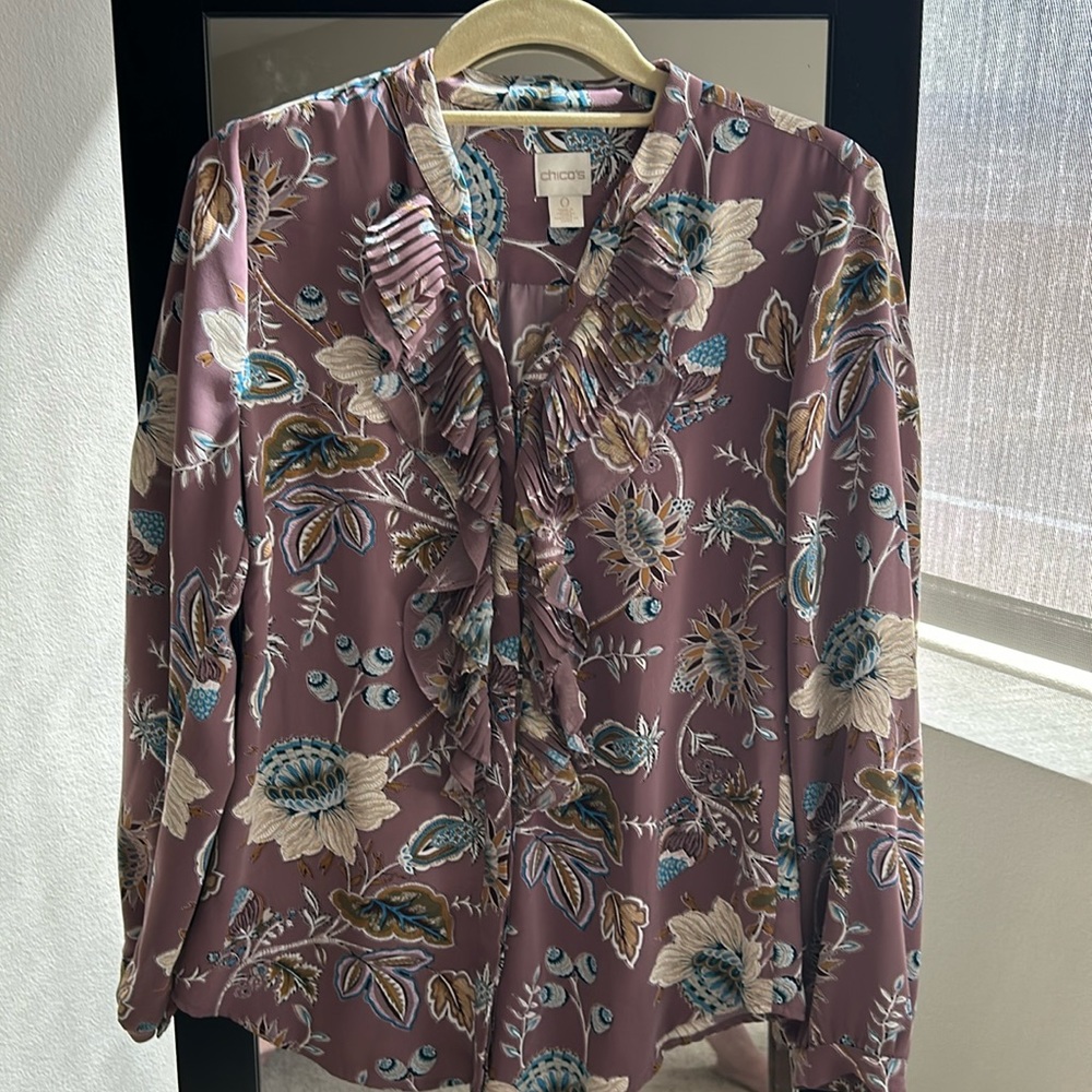 Chico’s dusty rose floral print long sleeve blouse